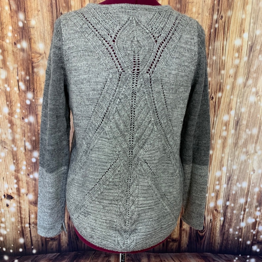 Outback Red sweater large grey cool design on back - Picture 2 of 6